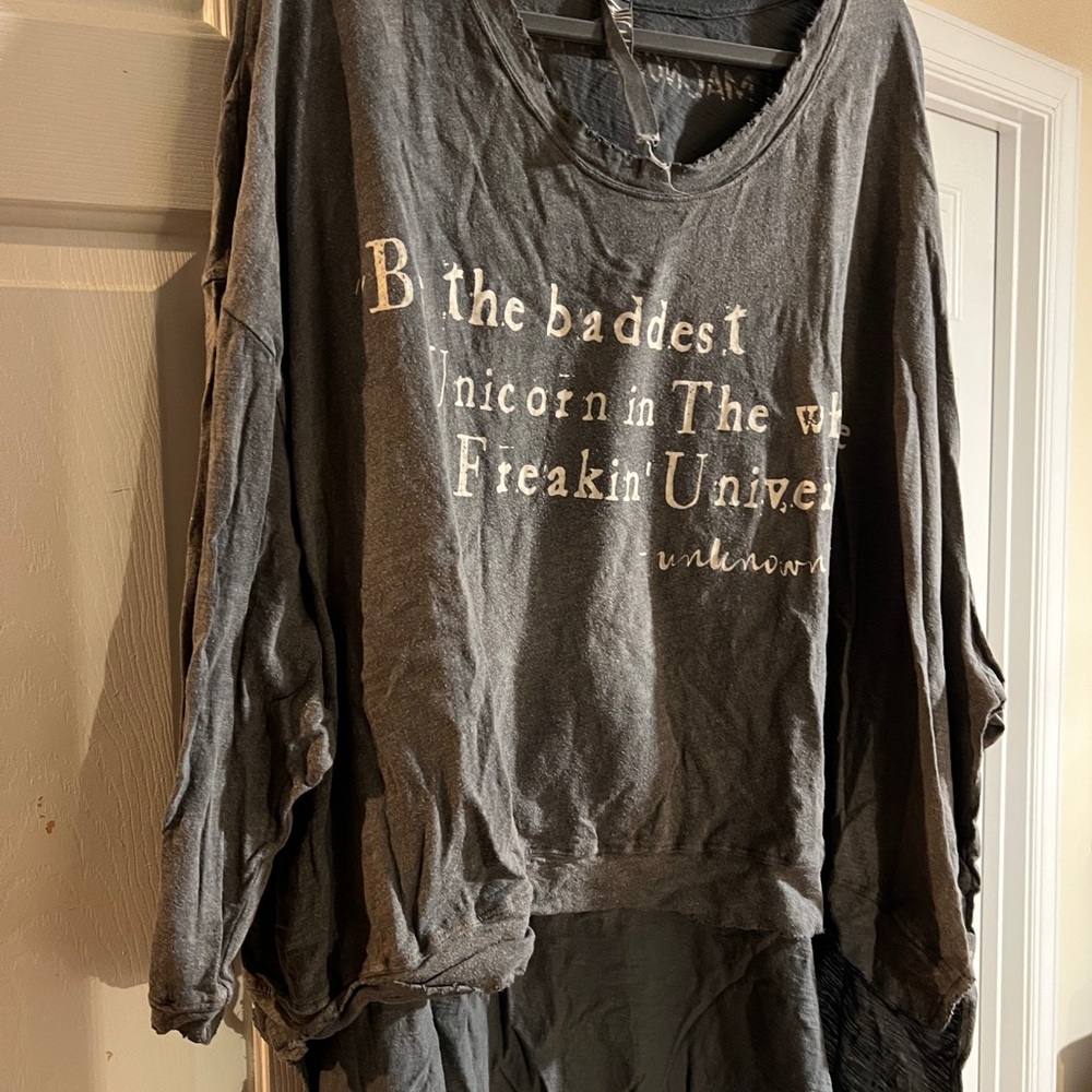 Magnolia Pearl Gray Graphic Top